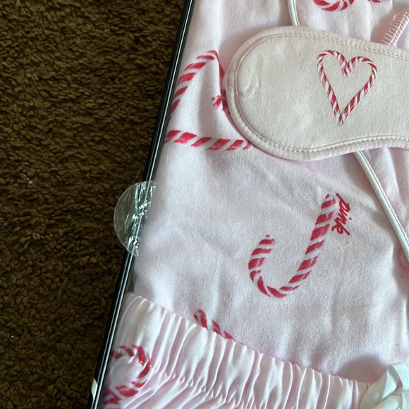 Victoria’s Secret Pink Christmas Pajama Set with Eye Mask - Picture 4 of 4